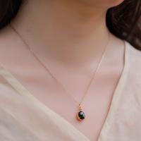 Delicate Gold Necklace with Onyx Pendant