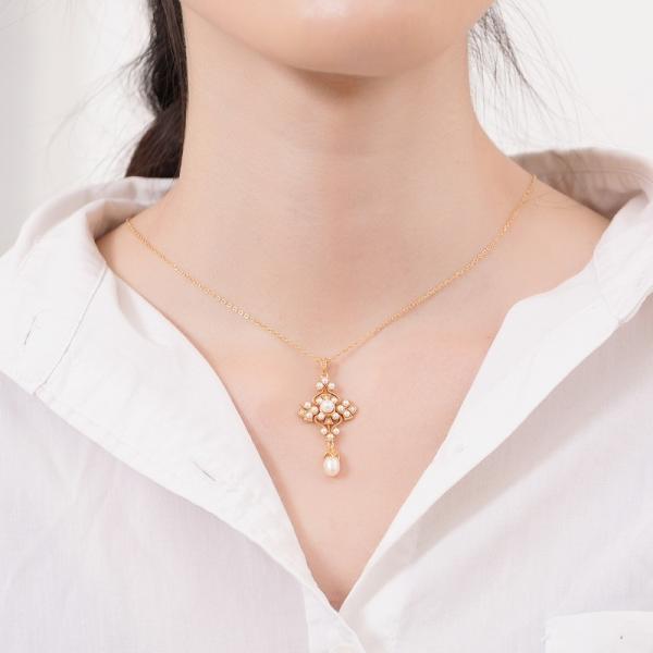 Gold Floral Pearl Pendant Necklace