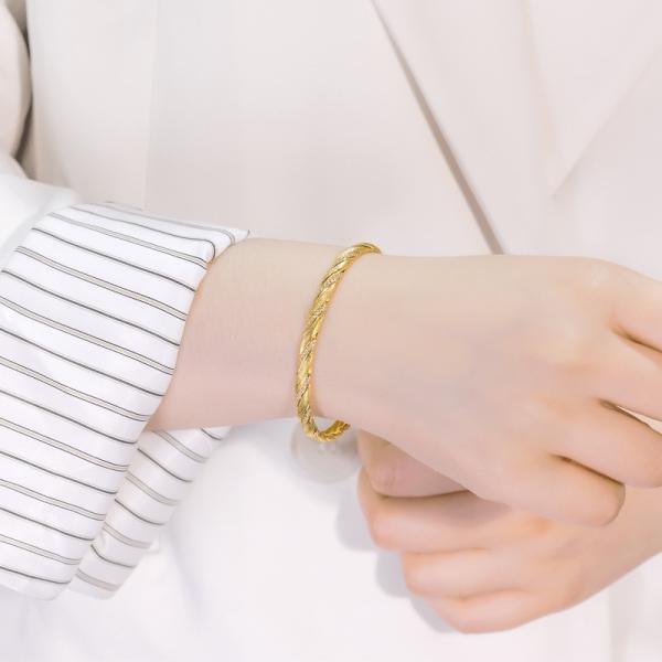 High-Polish Gold Bangle
