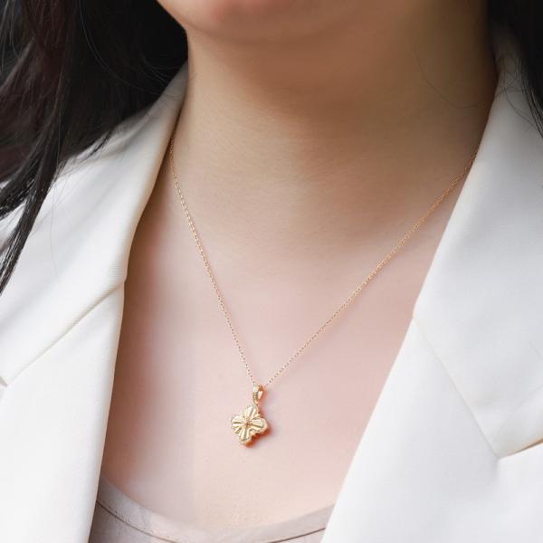 Gold Floral Pendant Necklace