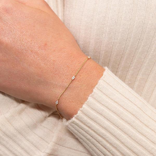 Delicate Gold Chain Bracelet